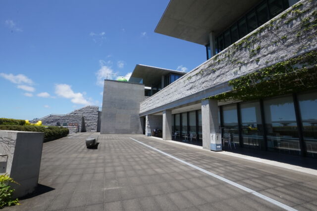 兵庫県立美術館の南側カフェ「フォルテシモ」の写真素材