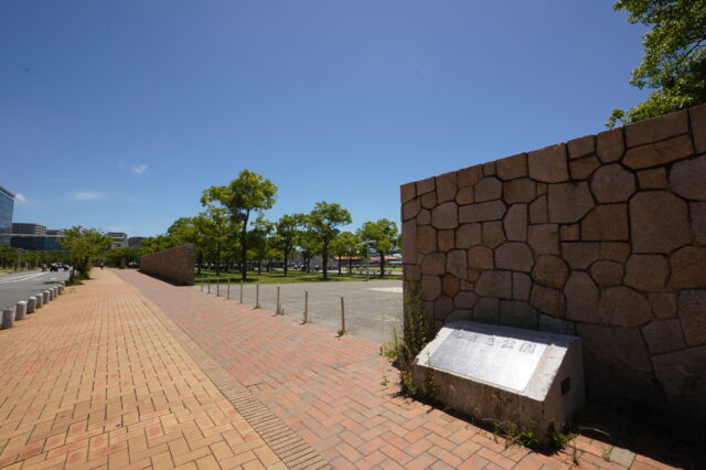 なぎさ公園中央入口と公園看板の写真素材