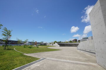 なぎさ公園マリンステージ東側入口の写真素材